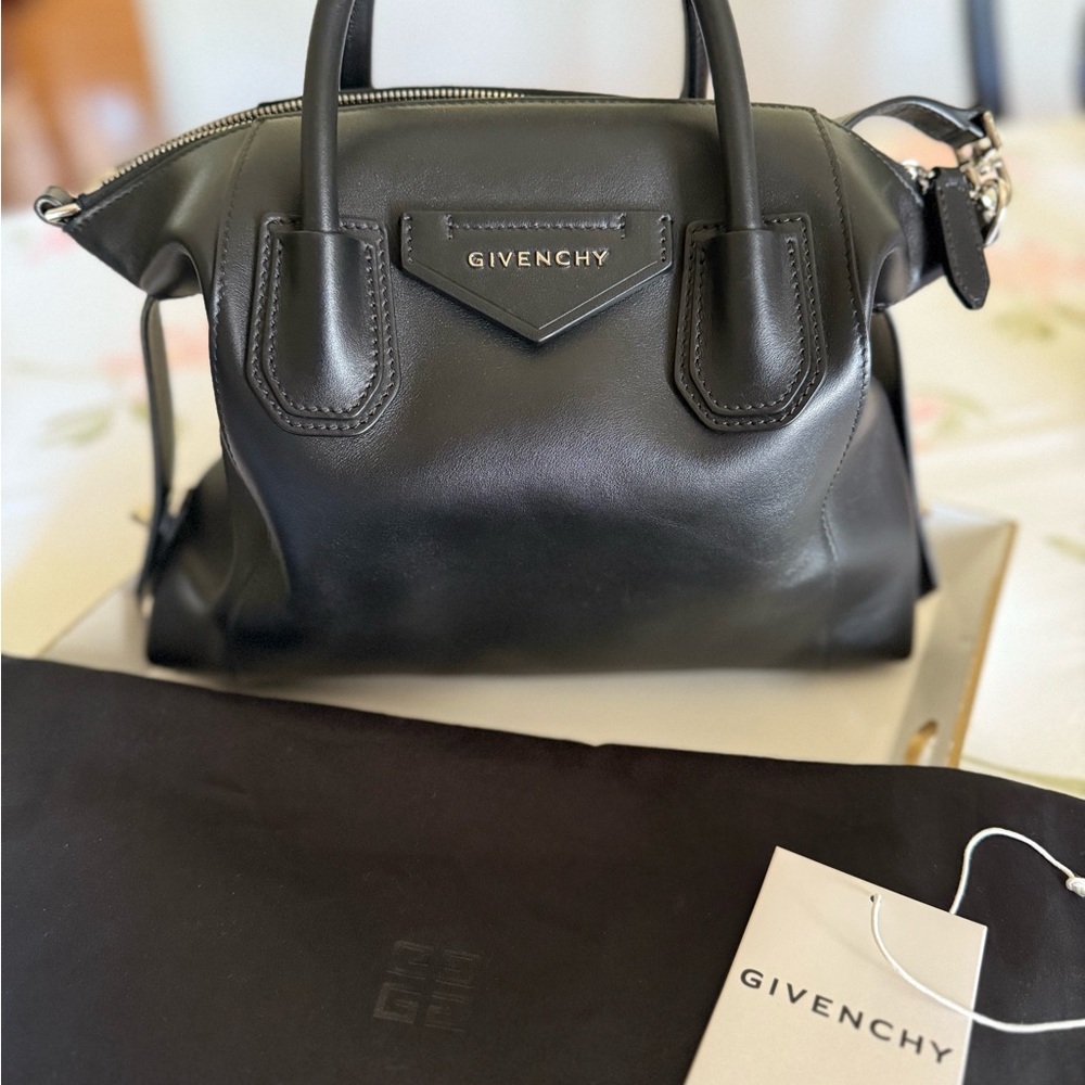 Givenchy Smooth Calfskin Small Soft Antigona Black - Picture 3 of 16